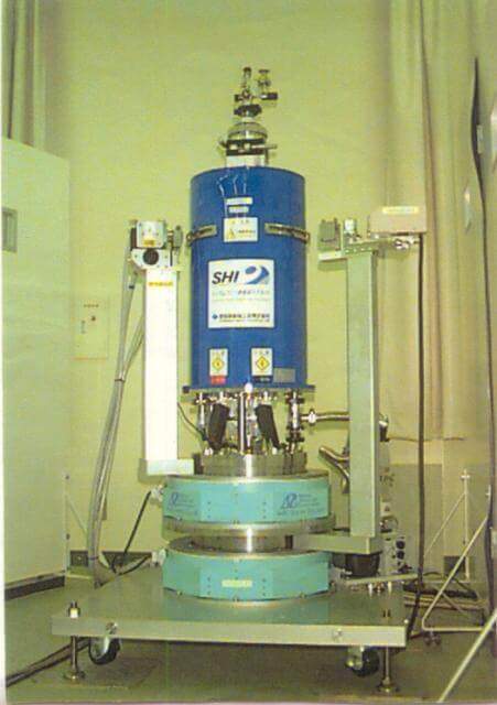 XRD-powder-diffractometer with superconducting-magnet - max 2 Tesla ?